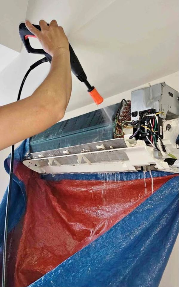 acwars team servicing an ac
