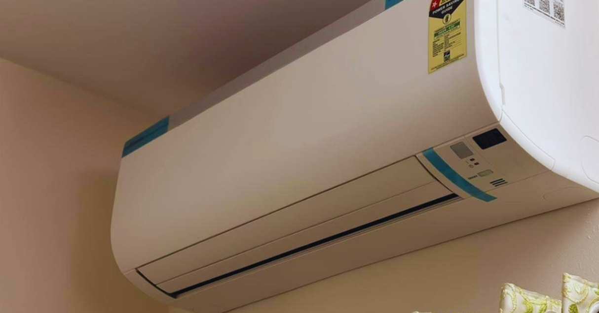 Daikin 1 Ton 5 Star AC (FTKM35U) indoor unit highlighting the triple display on the front panel