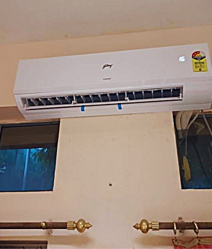 Godrej 2 Ton 3 Star split AC (2T EI 24I3T WZR) running at full speed with the flap fully open and temperature set to 16°C