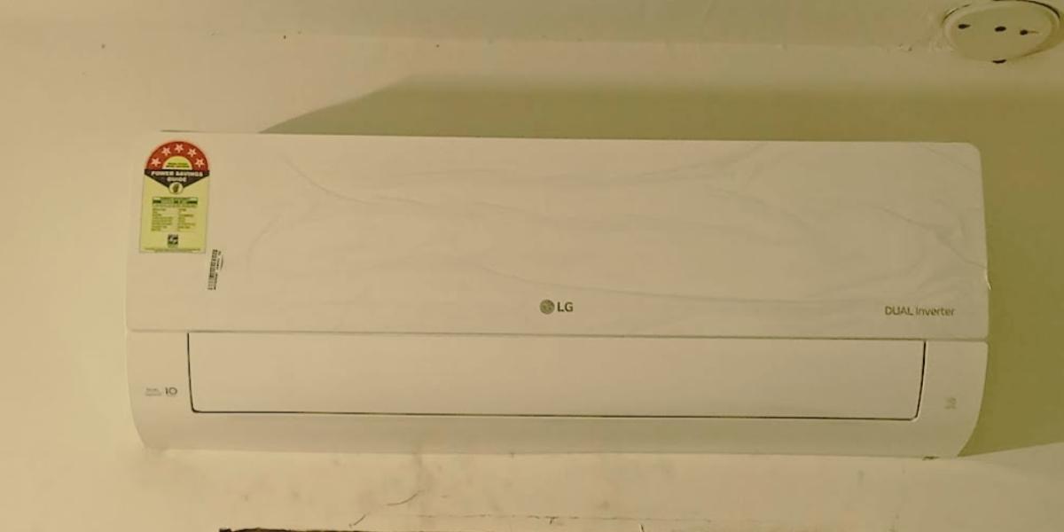 Wall-mounted LG 1 Ton 5 Star Dual Inverter split AC indoor unit (US Q14YNZE) installed near the ceiling