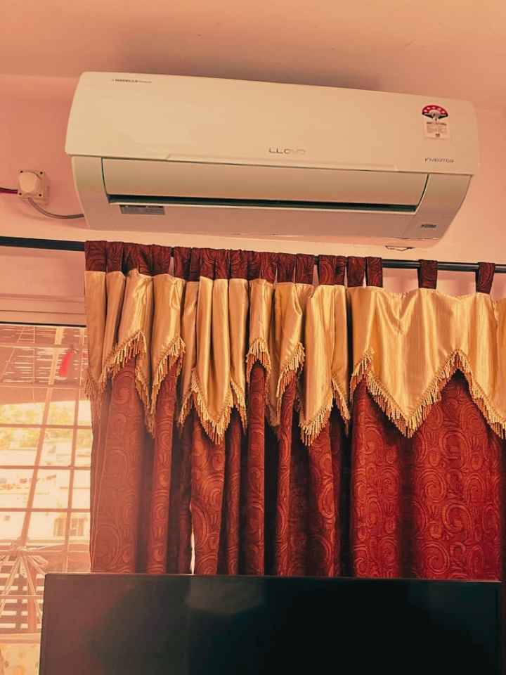 Lloyd GLS12I5FWBEV 5 Star 1 Ton AC indoor unit installed on a room wall with proper top clearance